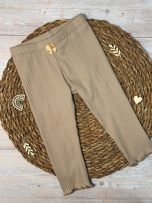 Die besondere Rib-Leggings mit Rollsaum