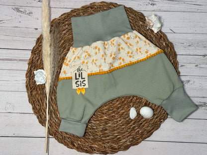 Handmade Baby Pumphose aus grünem Rib mit Zitronen Print Schleife und Personalisierung