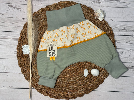 Handmade Baby Pumphose aus grünem Rib mit Zitronen Print Schleife und Personalisierung