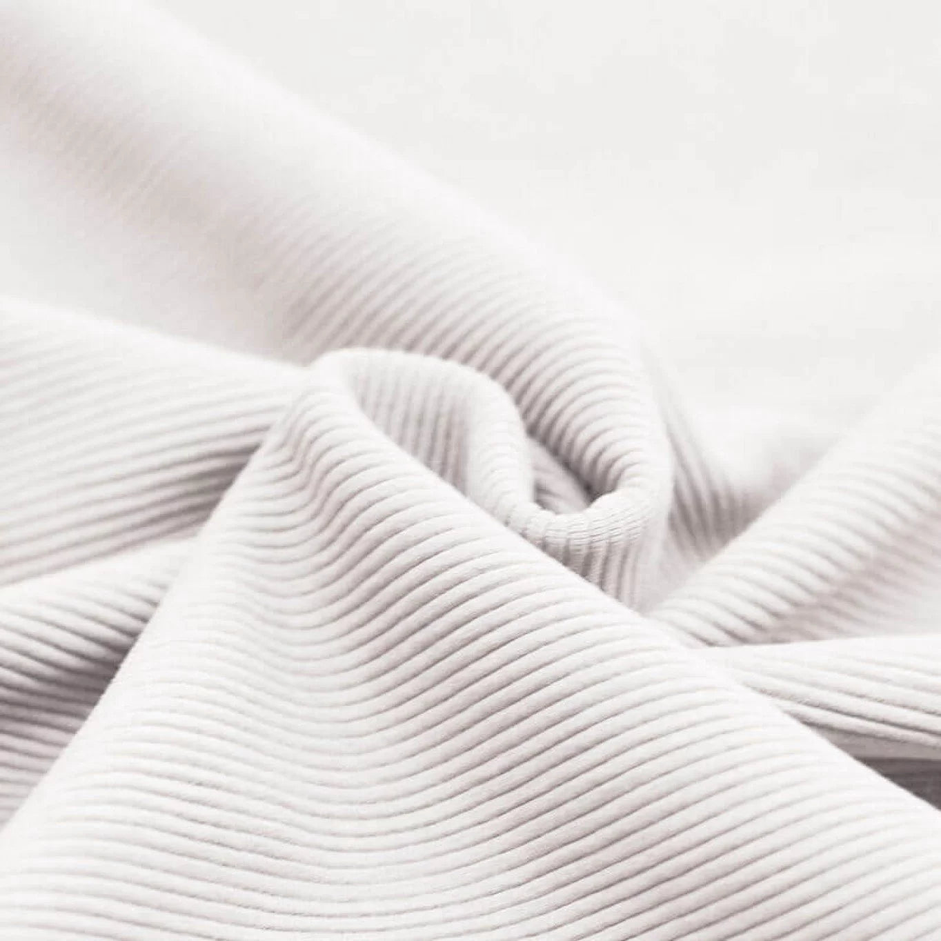 Stofffarbe Almost White – leicht gebrochenes Weiß, perfekt für Personalisierungen mit Kontrastdruck